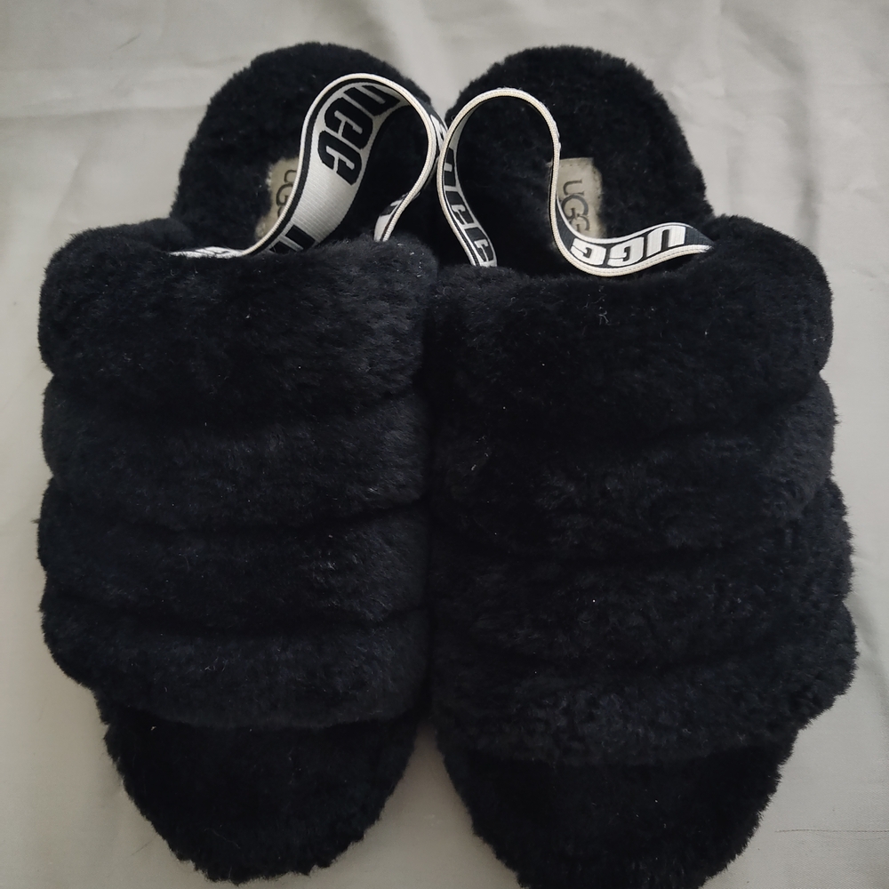 UGG Women's Plush Black Slippers SIZE 7